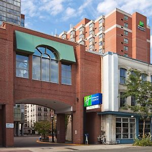 Holiday Inn Express Toronto Downtown, An Ihg Hotel